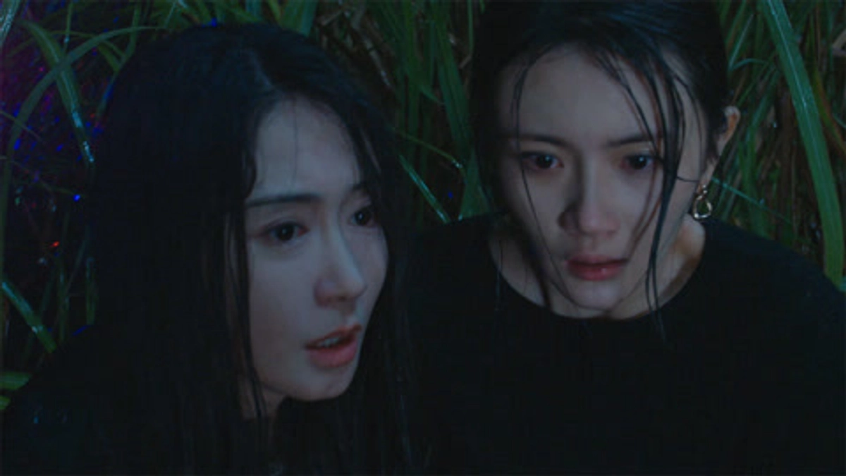 Hoang Nhan (Gương Mặt Dối Trá) (Under The Surface)